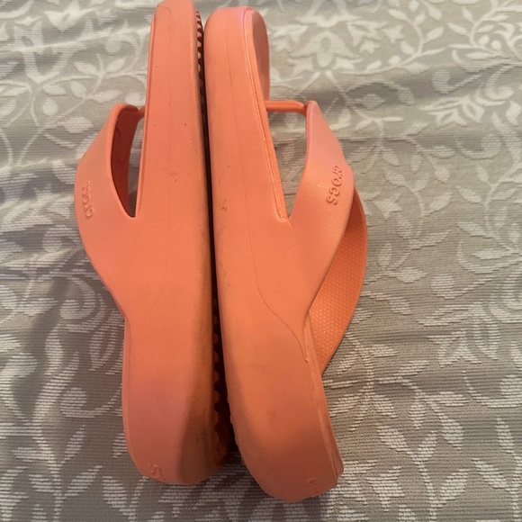 CROCS Women’s Coral Foam Flip Sandals - Picture 9 of 10